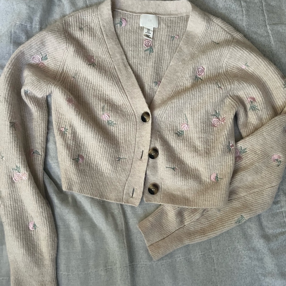 H&M Beige Cropped Cardigan with Pink Rose Embroidery
